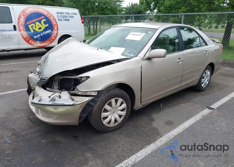 2005 Toyota Camry Le z USA, uszkodzony, nr VIN 4T1BE32KX5U980388